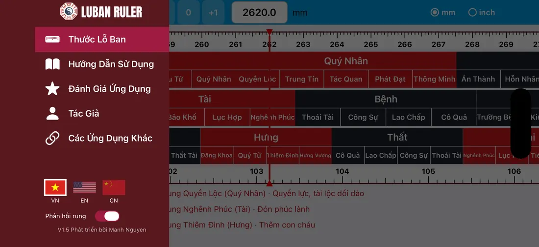 Menu trượt mở ra với các mục điều hướng, ba lá cờ ngôn ngữ và công tắc phản hồi rung.